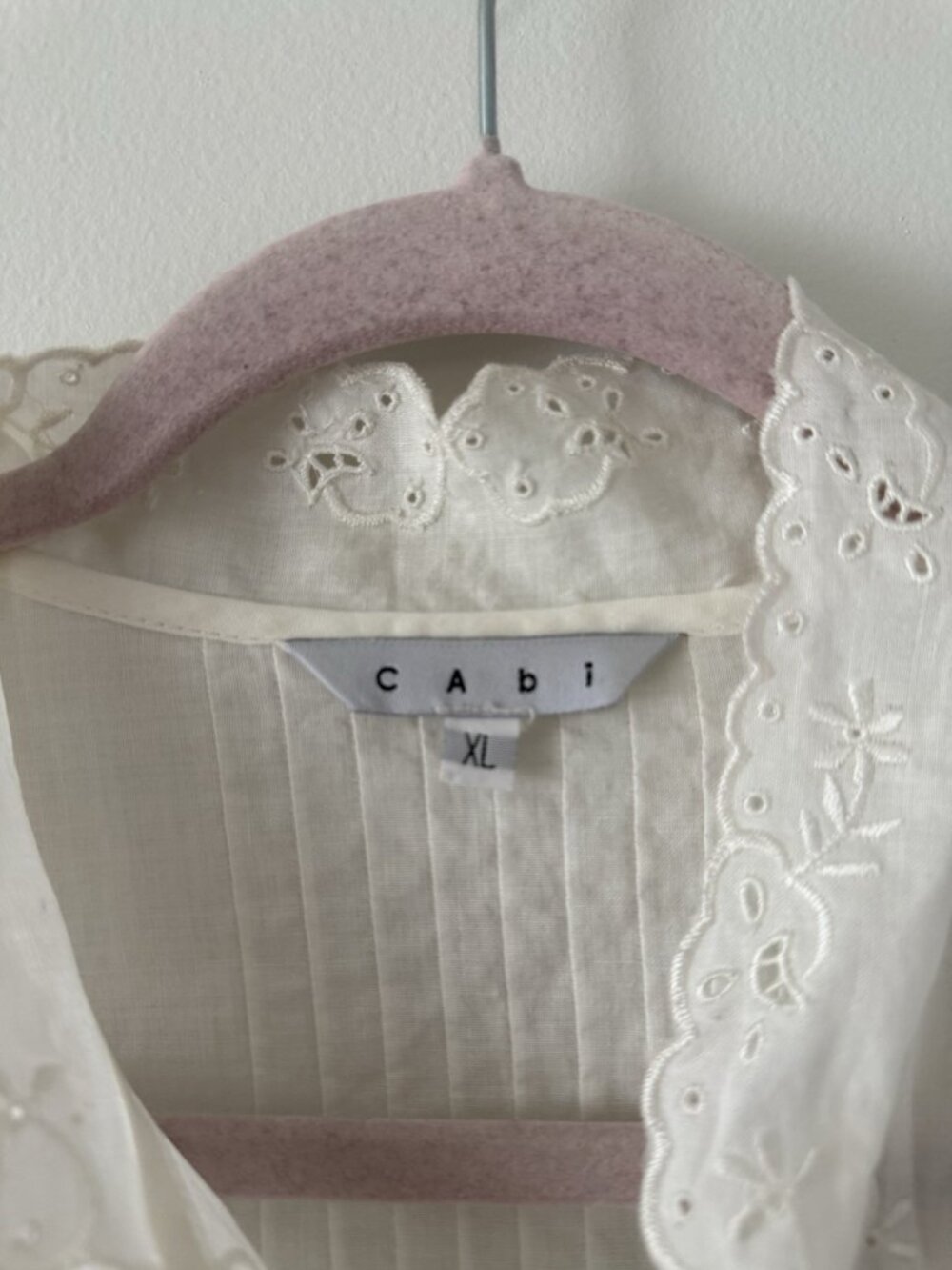 Vintage Cabi 100% Linen Eyelet Embroidered Button Down Top Delicate Cottage XL - Picture 7 of 11